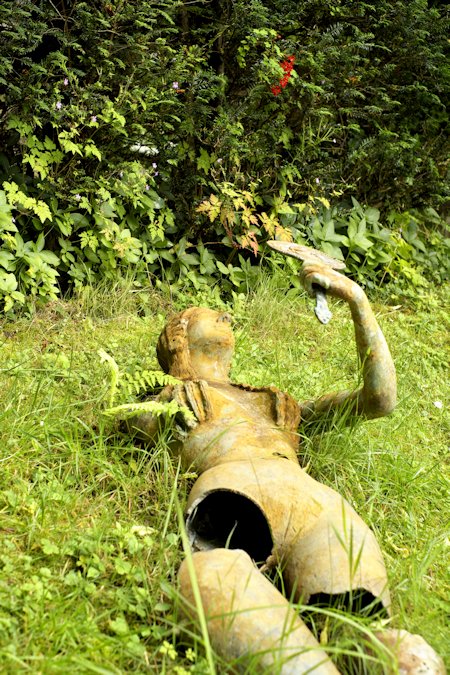 Loading Statue 2